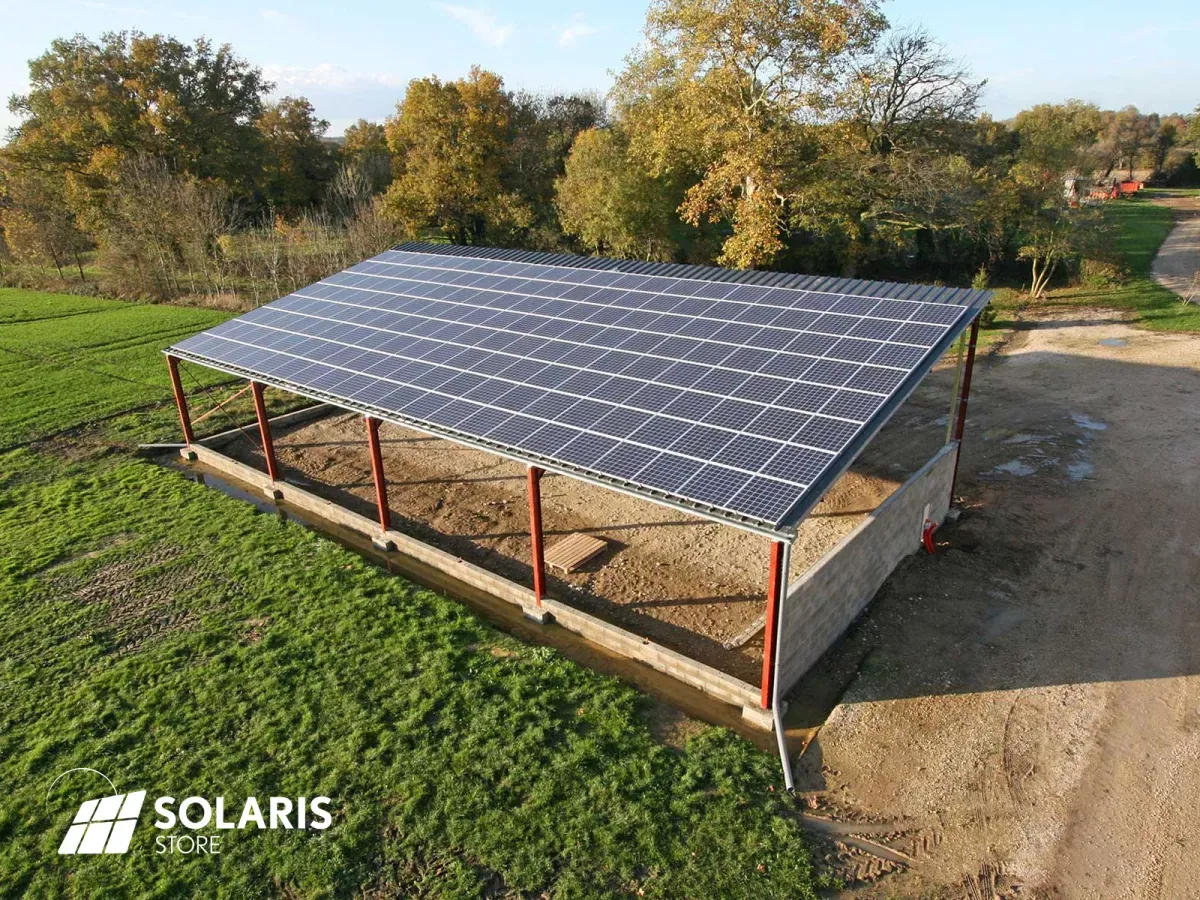 Ombrière solaire sur hangar agricole
